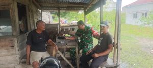 Sinergitas Tanpa Batas, Babinsa Koramil 06/Kateman Pererat Silaturahmi Melalui Pengawasan Komduk SDM di Desa Air Tawar