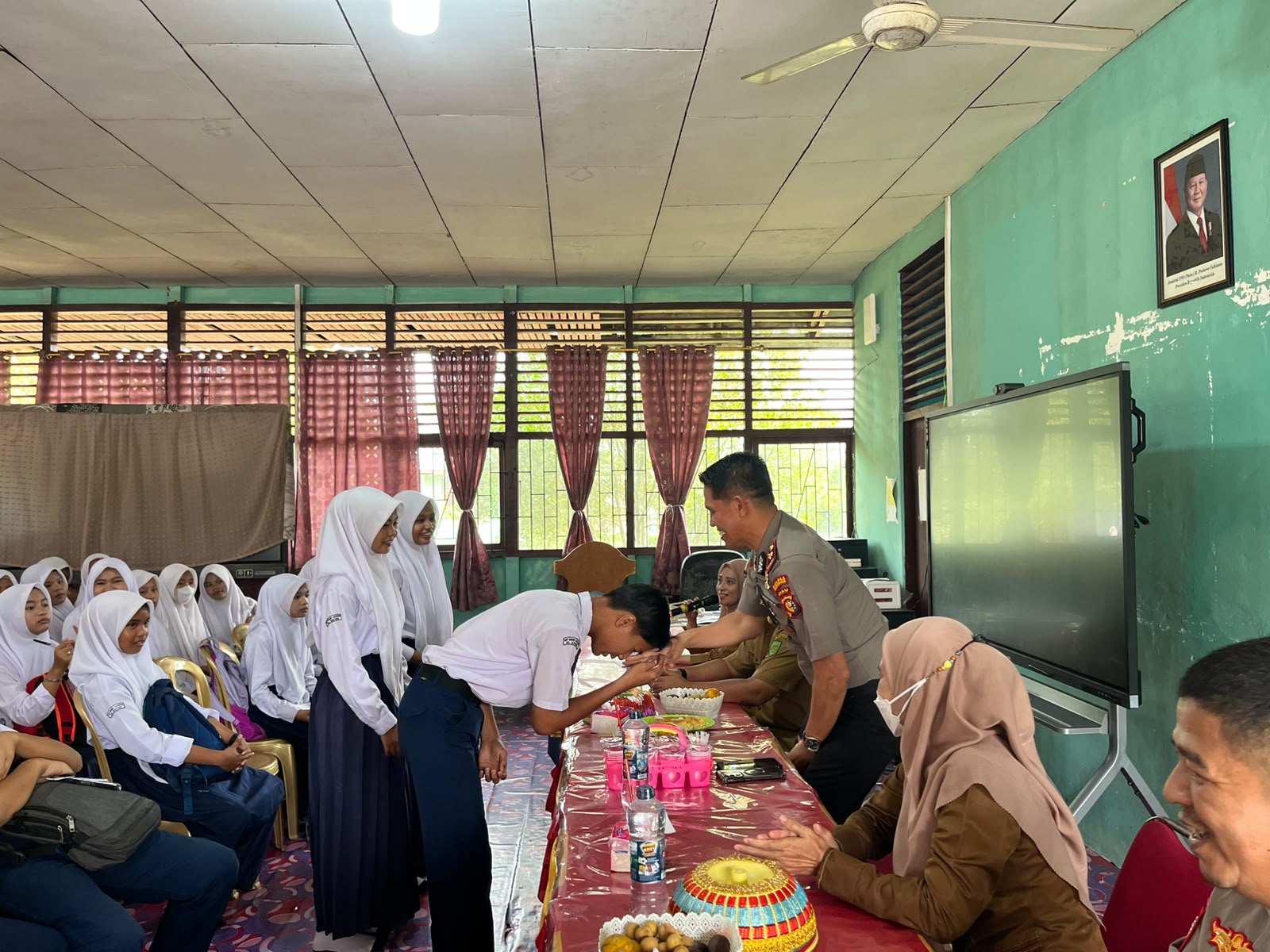 Cegah Bullying dan Tanamkan Cinta Lingkungan, Polsek Kateman Hadirkan Edukasi Humanis di SMPN 1 Kateman